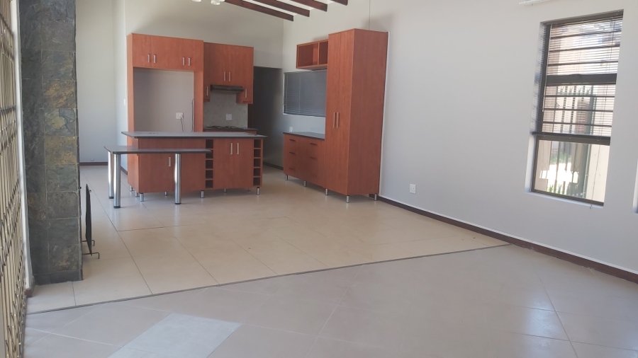 To Let 3 Bedroom Property for Rent in Hillside Free State